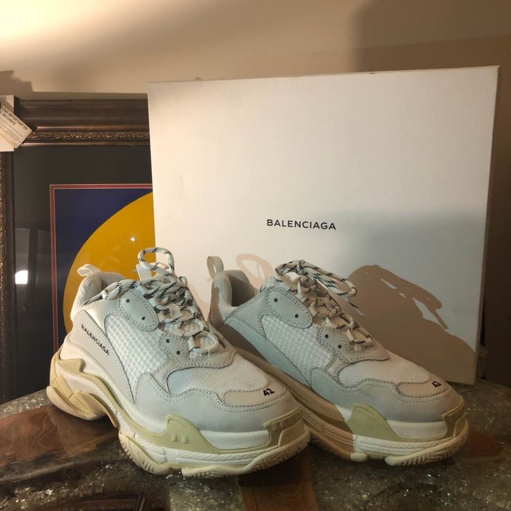 BALENCIAGA TRIPLE S Sneakers in White (RARE)